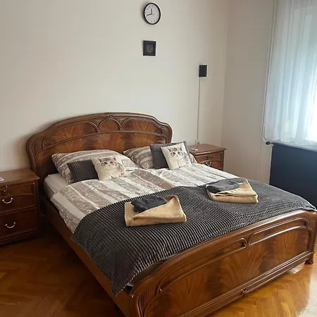 Airport Relax 3 Bedroom דירה