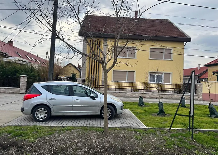 Airport Relax 3 Bedroom דירה *