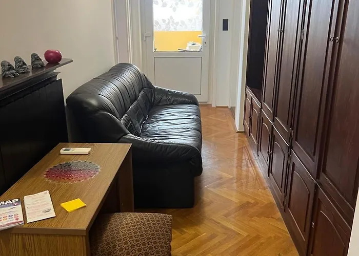Airport Relax 3 Bedroom דירה